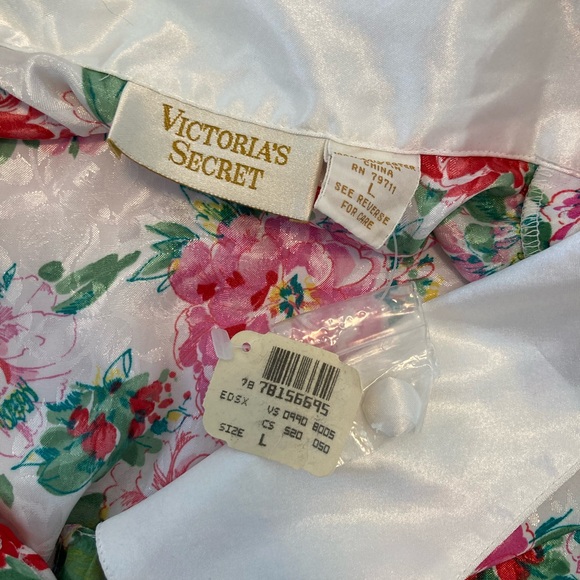 Vintage Victoria’s Secret Floral Silky Button Down - Picture 4 of 8